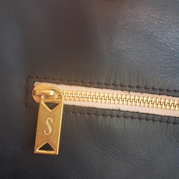 Sseko Zip Top Handbag In Oiled Black Leather NWOT-Beauty! - Picture 6 of 11